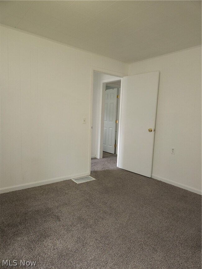 Building Photo - 4660 Darrow Rd
