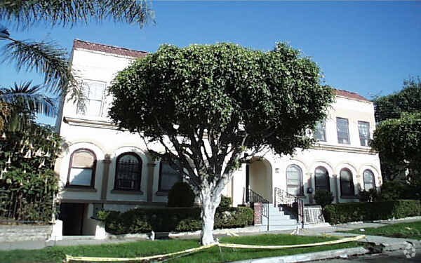 Building Photo - 1129 N Hoover St