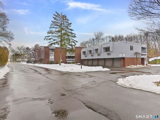 Building Photo - 92 Wilton Crest Rd