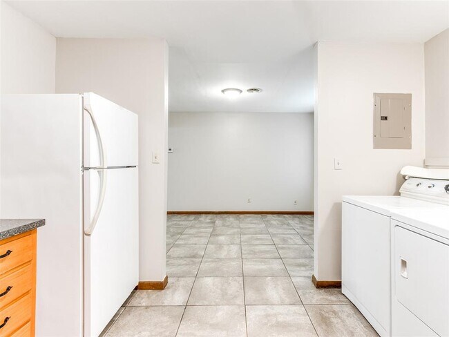 Building Photo - 1804 Melrose Dr