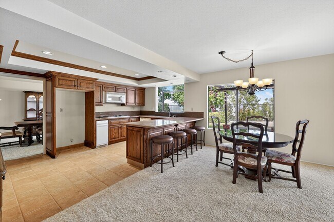 Building Photo - 5BR; 3BA Pool Home with Stunning Views in ...