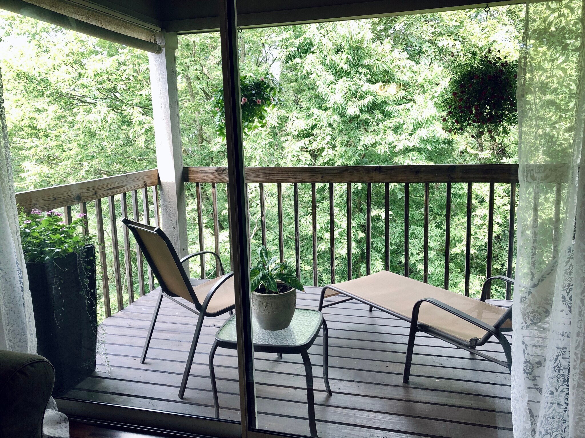 Building Photo - 8859 Eagleview Dr