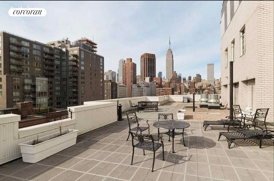 Building Photo - 245 E 35th St