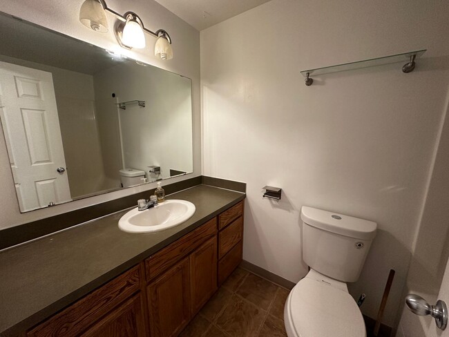 Building Photo - 3 Bedroom 2 Bath Single Family House