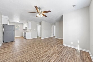 Building Photo - Lexington Drive -209