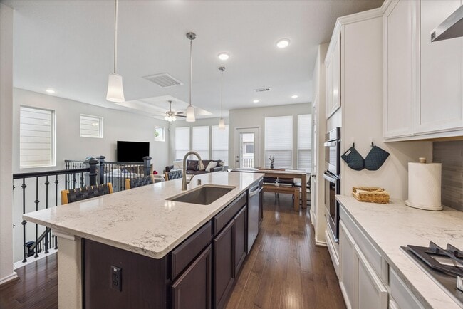 Building Photo - 1817 Agoura Hills Dr