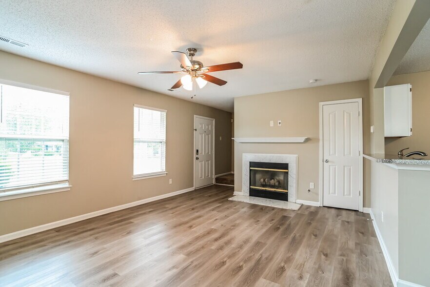 Building Photo - 11338 Northwoods Forest Dr
