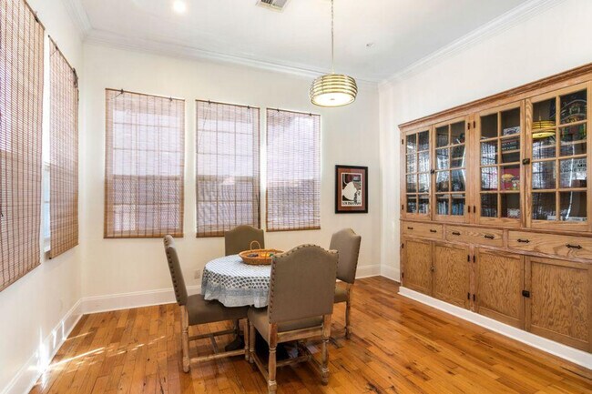 Building Photo - 1204 Carondelet St