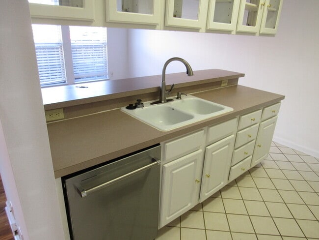 Building Photo - Rivergate area condo with 2 bedrooms, 2 ba...