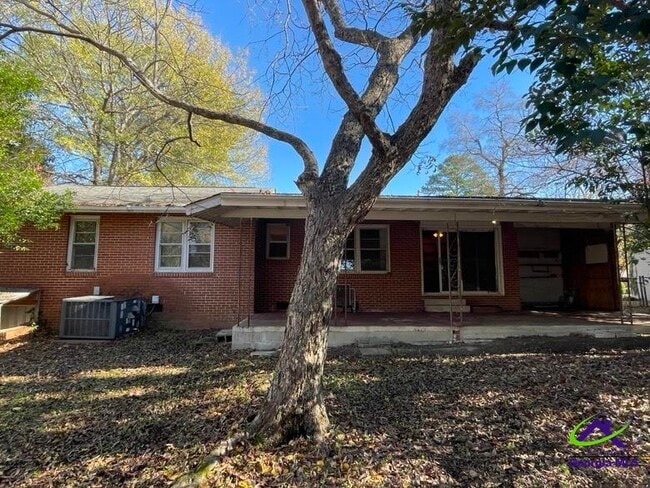 Building Photo - 107 Springdale Dr