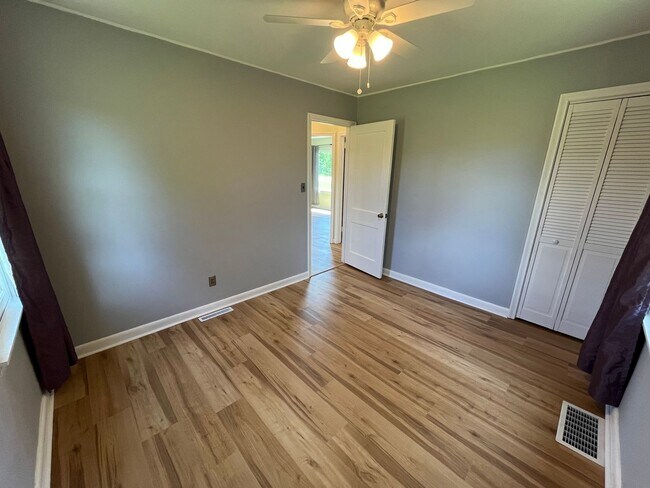 Building Photo - Two Bedroom Single Family Home on 3 Acres!