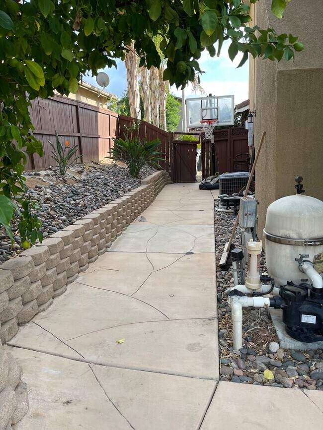 Building Photo - 4 Bed Pool House for Rent in Wildomar