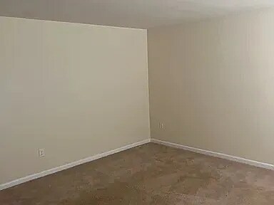 Building Photo - 4 Bedrooms 2.5 Bathrooms