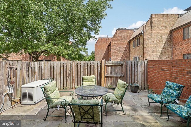 Building Photo - 519 Brummel Ct NW