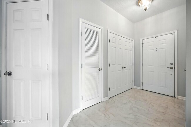 Building Photo - 7990 Baymeadows Rd