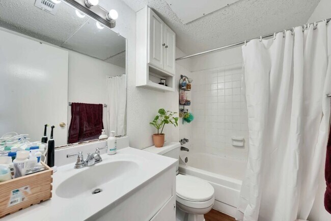Building Photo - 2803 Hemphill Park