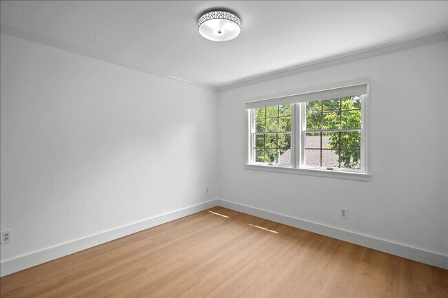 Building Photo - Lakeside Drive HOA