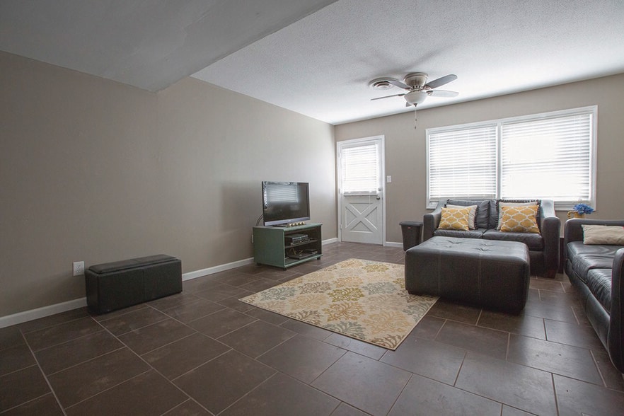 Living room view from hall - 3000 Golden Rd
