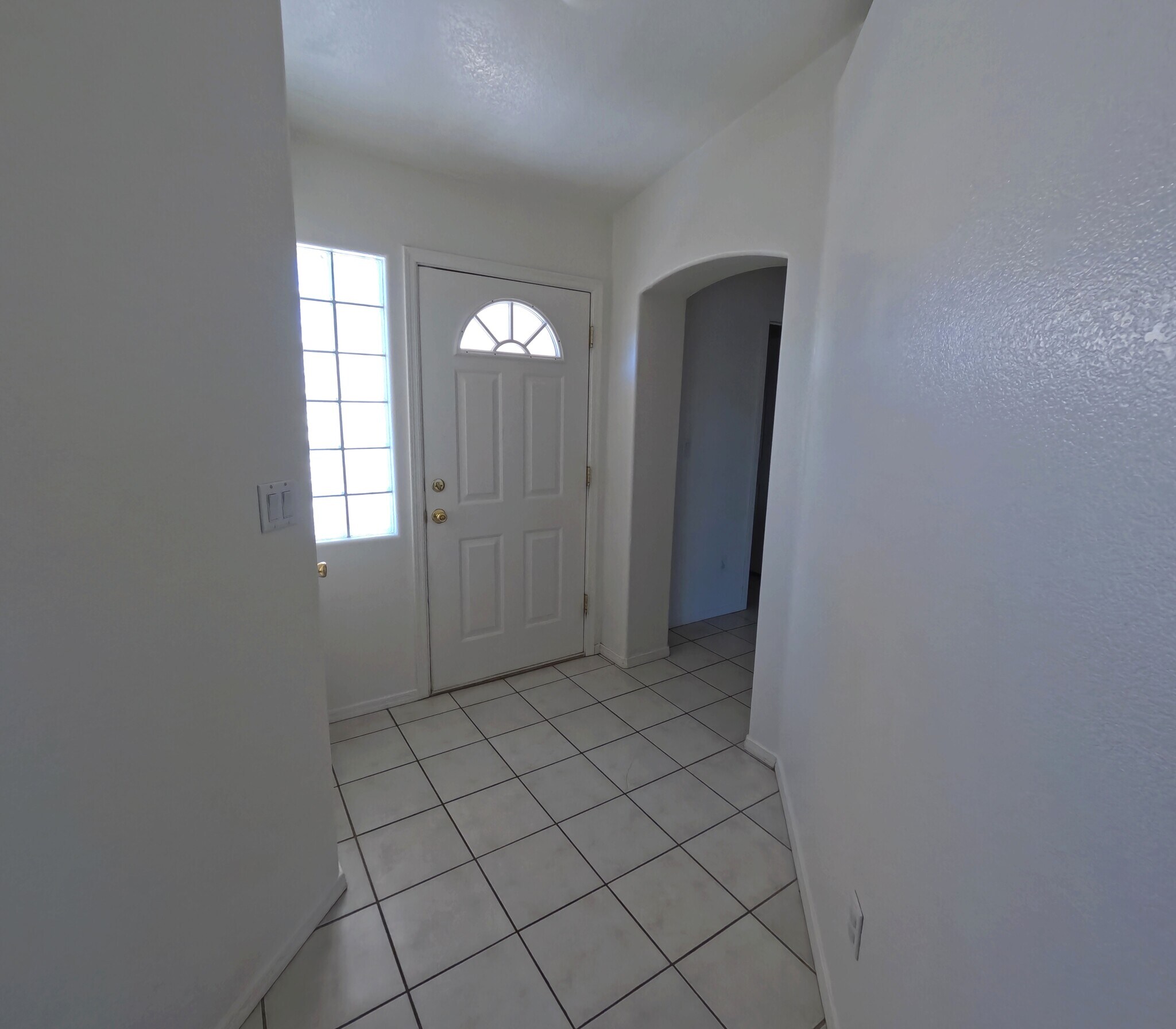 Building Photo - 2112 E Desert Lakes Dr