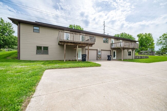 Building Photo - GEORGETOWN Duplex - SW Columbia – 3 Bed, 3...
