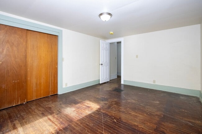 Building Photo - Three bedroom duplex