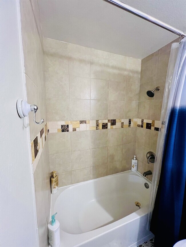 Building Photo - 7012 Ingalls St