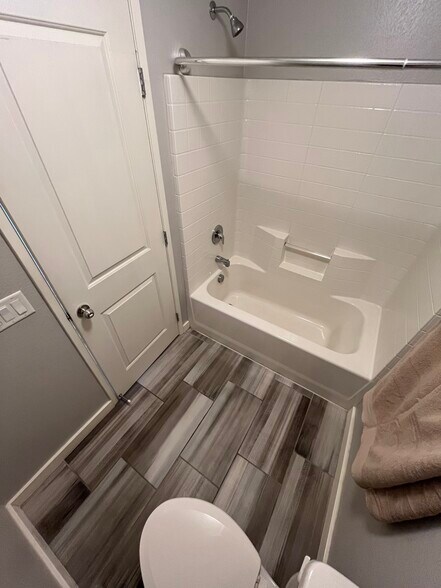 Spare Bathroom - 401 Ambitious St