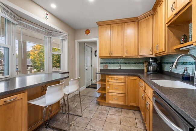 Building Photo - 63 Pine St