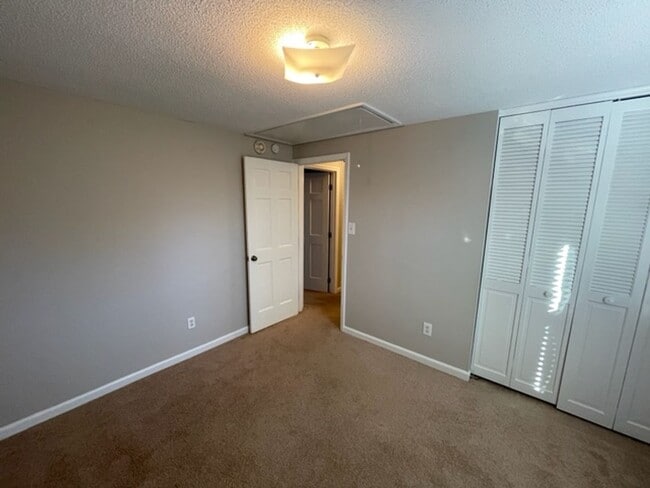 Building Photo - 101 Indigo Dr