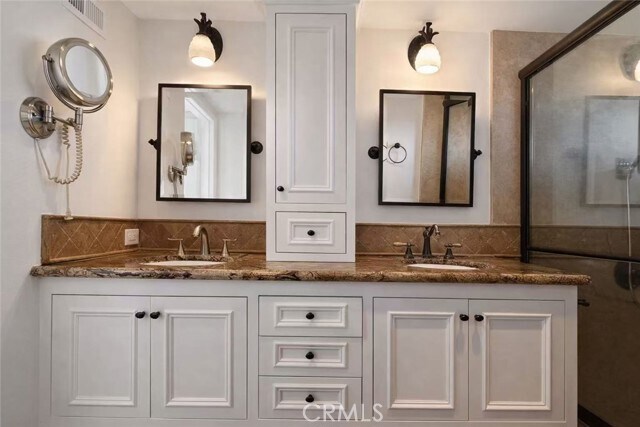 Building Photo - 4 Tory