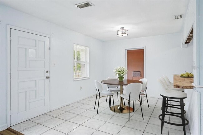 Building Photo - 7715 Deleuil Ave