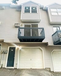 Building Photo - 239 Glen St