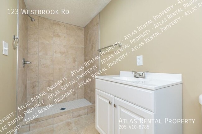 Building Photo - 123 Westbrook Rd