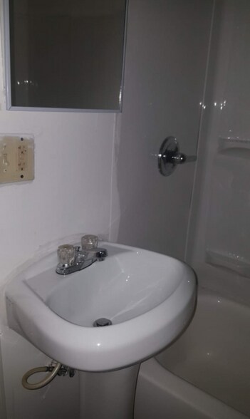 Building Photo - 322 2nd St