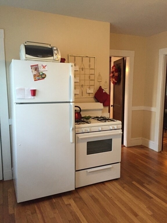 Building Photo - 258 Robbins St