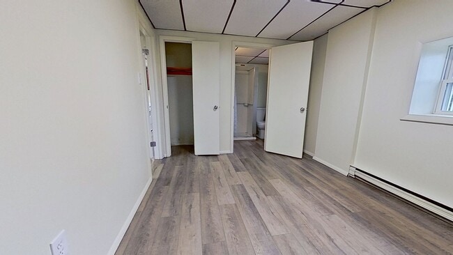 Building Photo - Cozy Second Floor Apartment