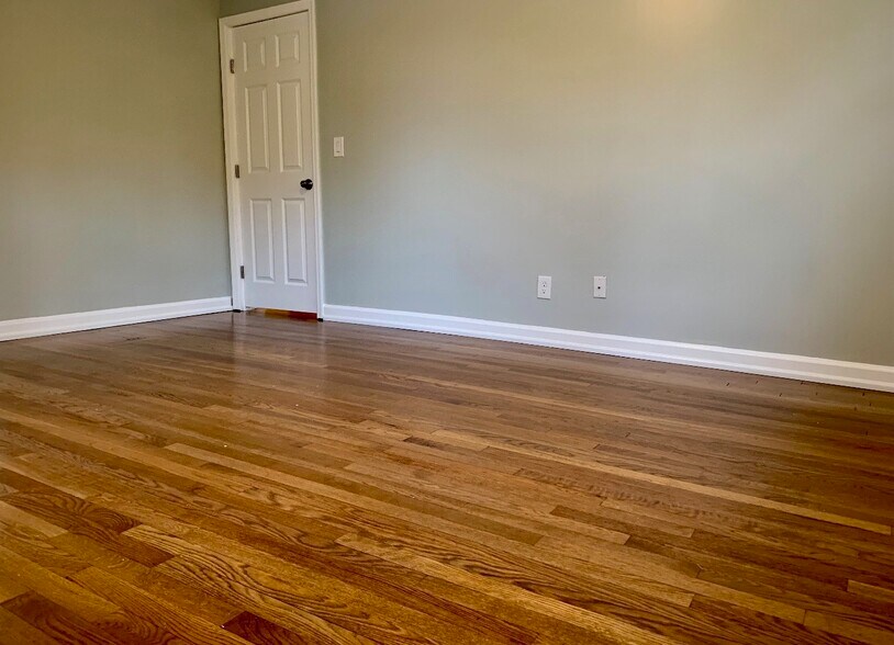 Building Photo - 33 Codington Pl