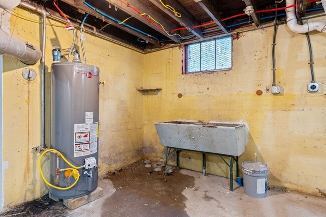 Building Photo - Newly Updated 3 Bed Home