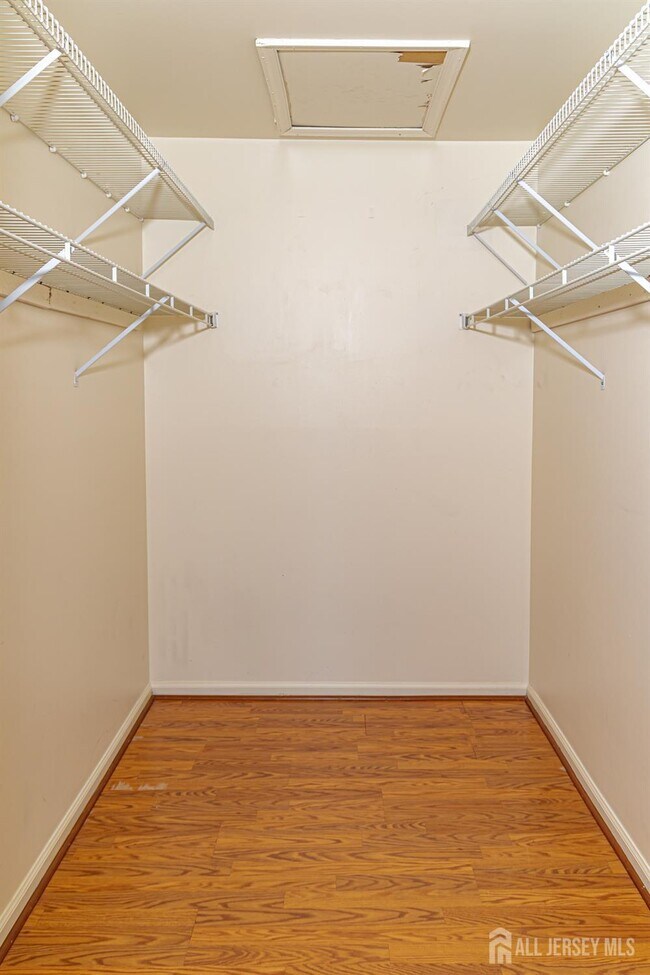 Building Photo - 734 Waterford Dr