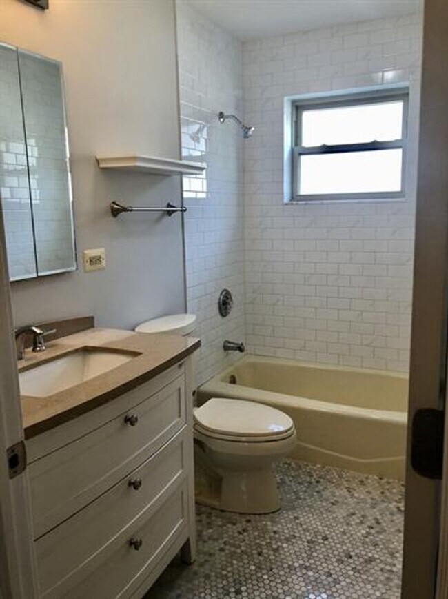 Building Photo - 4240 Gilbert Ave