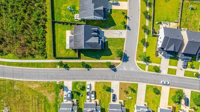 Building Photo - 201 Bigleaf Ct