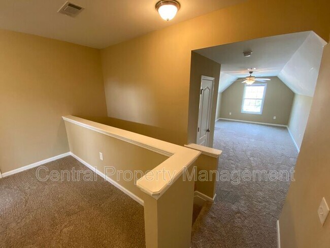 Building Photo - 53 Barnwood Cir