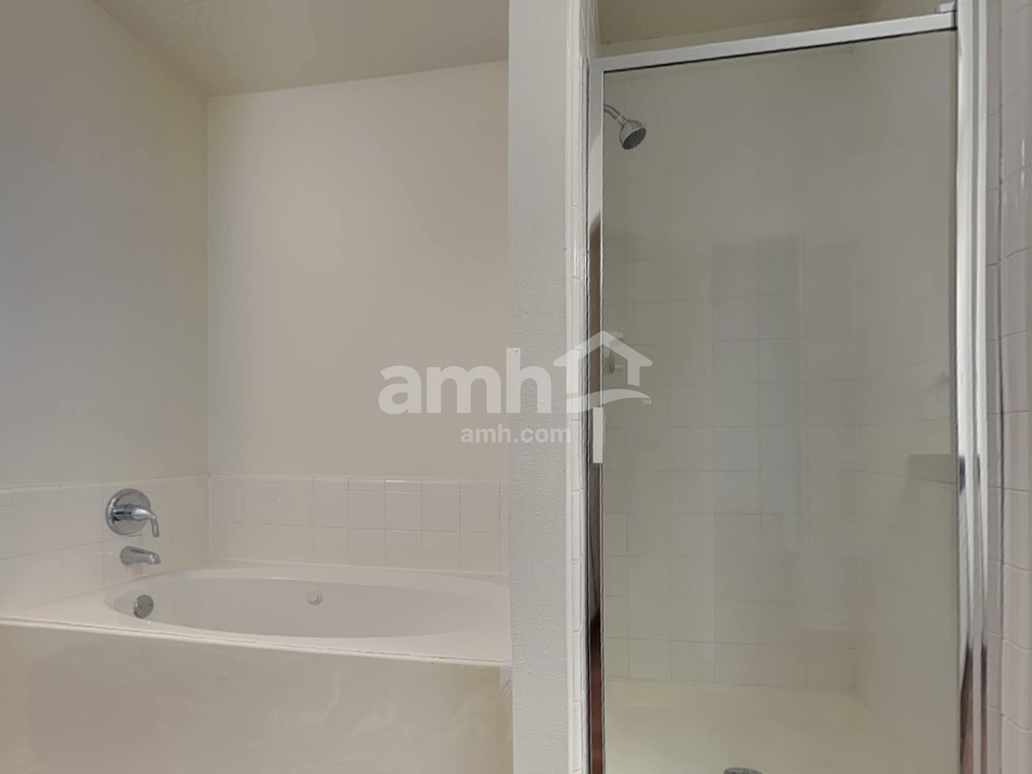 Building Photo - 15923 Mission Glen Dr