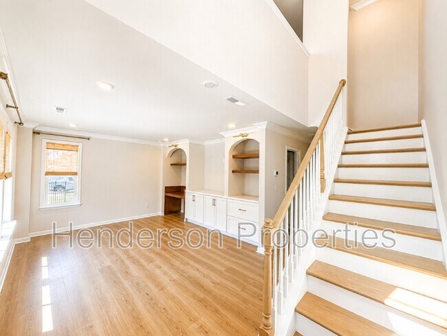Building Photo - 3008 Oak Landing Dr