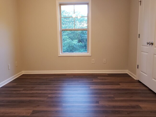 Building Photo - 2BR Townhouse in Canton