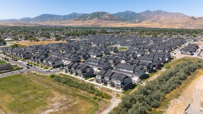 Building Photo - GET THE FIRST MONTHS RENT FOR FREE!!!