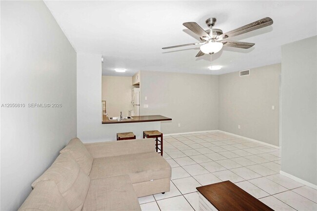 Building Photo - 2530 W 67th Pl