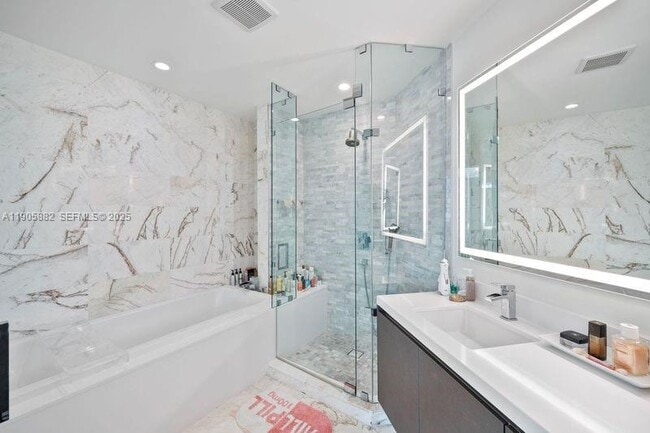 Building Photo - 851 NE 1st Ave