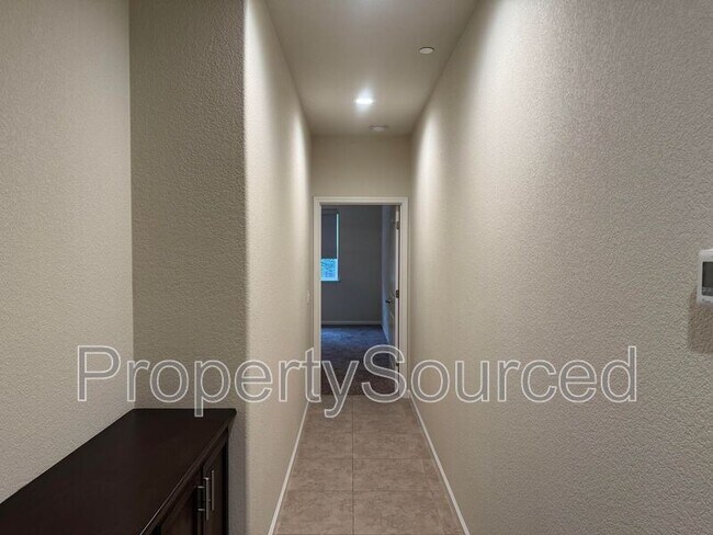 Building Photo - 3832 Lookout Dr