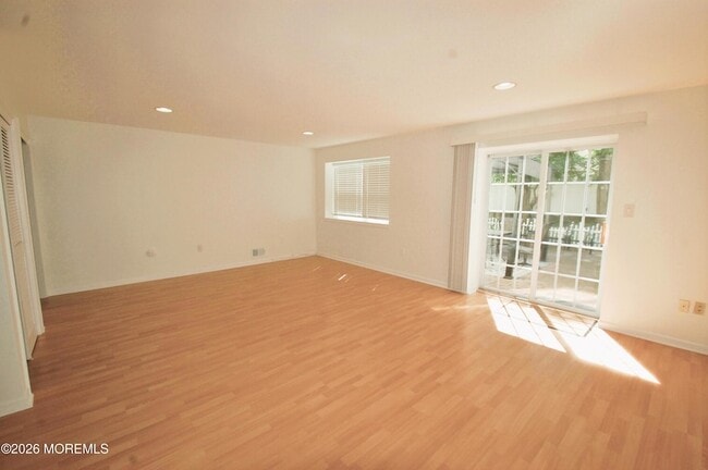 Building Photo - 574 Beachway Ave